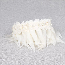 Load image into Gallery viewer, Flowers Feather Collar - Elegant White
